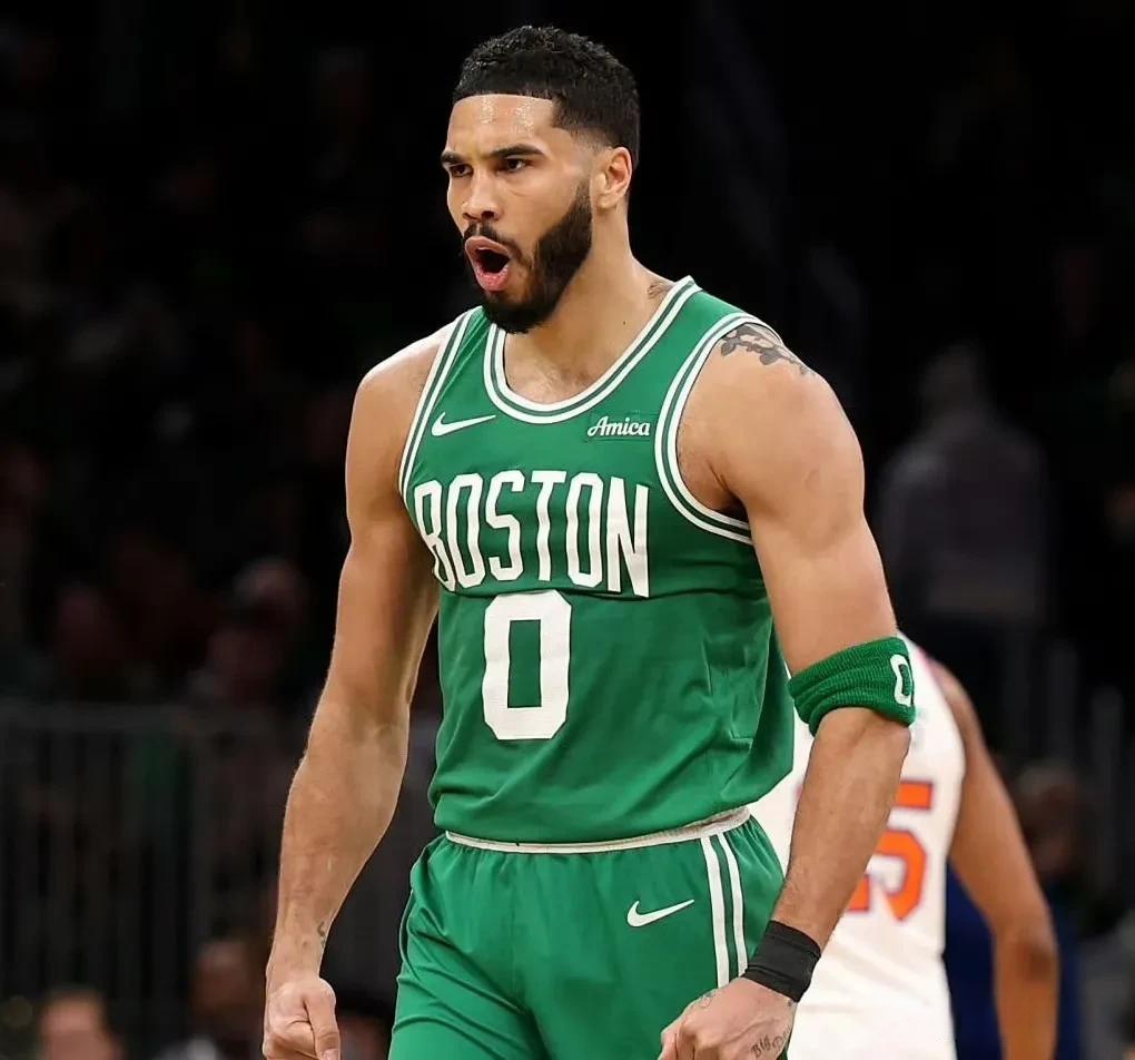 关于塔图姆在独行侠比赛中高光表现，高光表现引发热议！的信息