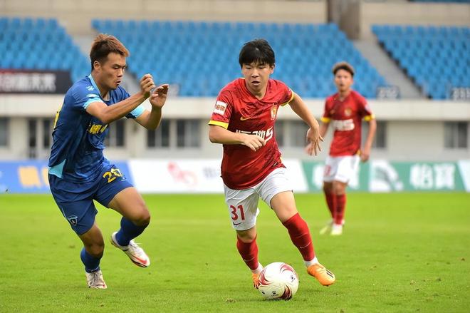 广州队迎中超关键赛，集结日战术微调，底气十足，年轻球员得到机会的简单介绍