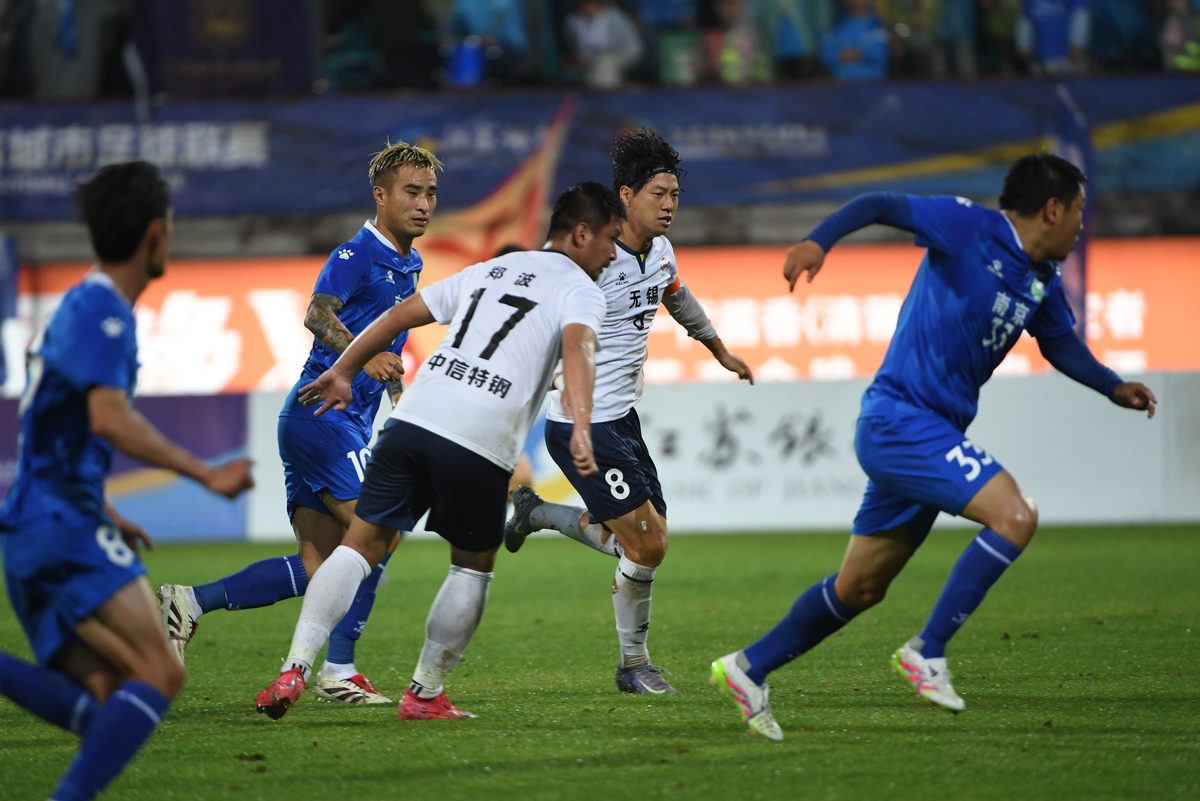 包含清晨体能课后，上海久事队长鼓劲备战欧联，质疑声仍在，球队文化再被提及的词条